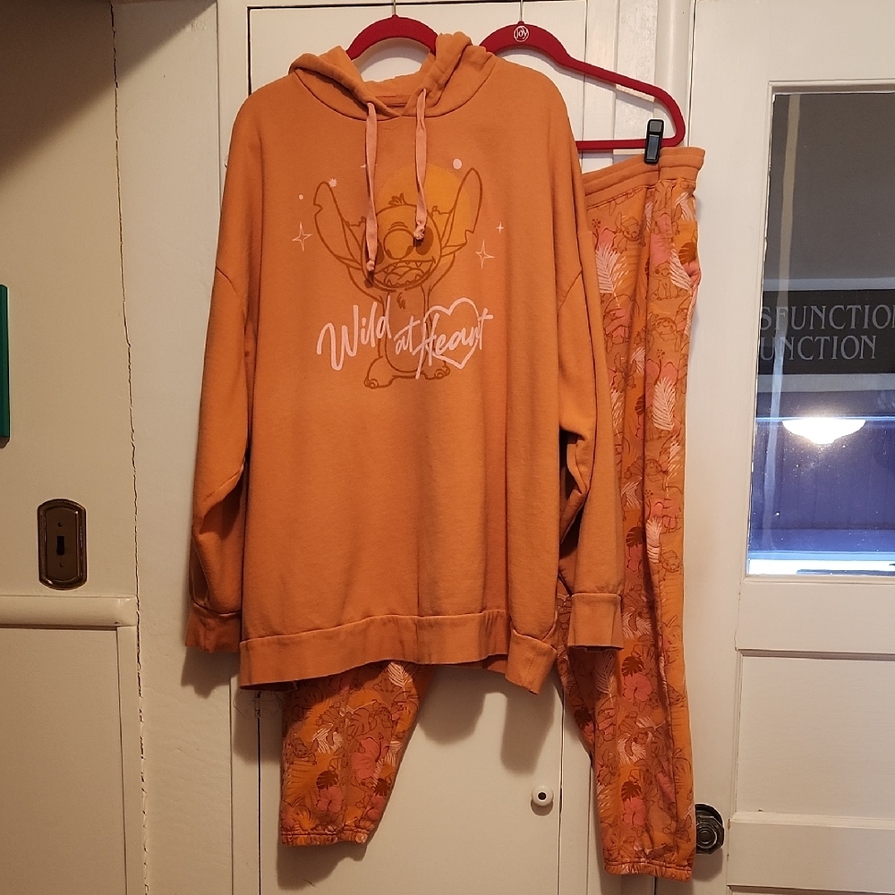 🔥Disney Stitch EUC 3X Top And 2X Bottoms